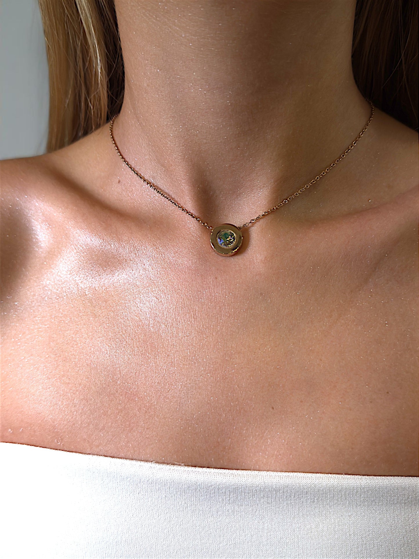 Персонализирано колие Dot с инкрустиран кристал по избор